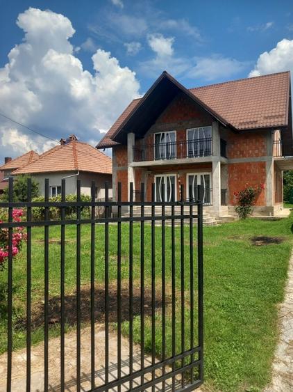 Casă cu 4 camere cu Teren 750 Mp în Bughea de Sus