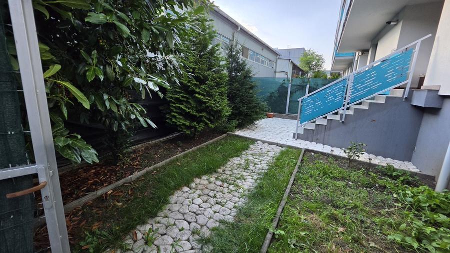 Apartament cu 2 camere semidecomandat în Florești