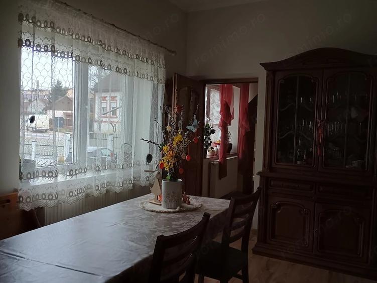 Casă cu 5 camere cu Teren 1579 Mp în Central