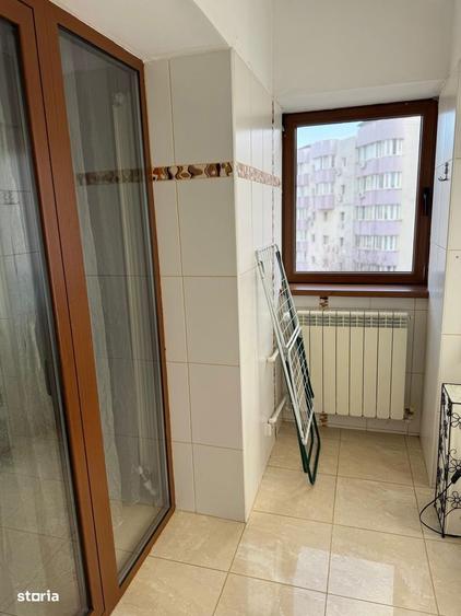 Apartament cu 3 camere decomandat în Nerva Traian