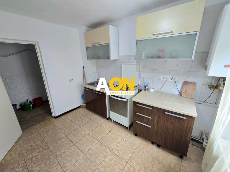 Apartament cu 2 camere semidecomandat, mobilat în Cetate