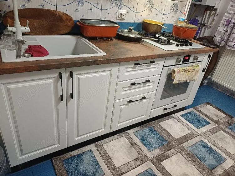 Apartament cu 4 camere decomandat, mobilat în Central