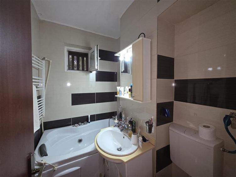 Apartament cu 2 camere decomandat, mobilat în 1 Decembrie