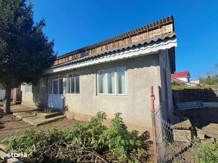 Casă cu 3 camere în Adjudu Vechi