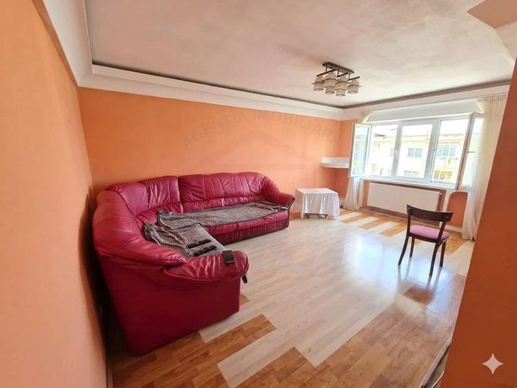 Apartament cu 3 camere decomandat în Siderurgiștilor