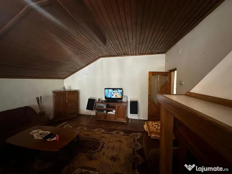 Apartament cu 3 camere decomandat în Calea București