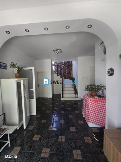 Casă cu 5 camere cu Teren 300 Mp în Central