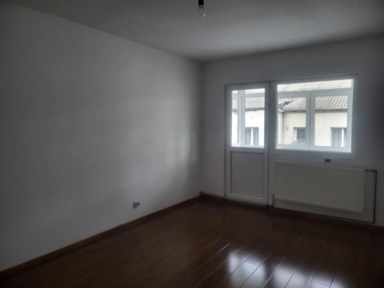 Apartament 2 cam, nemobilat, Carpati disponibil imediat, termen lung - 4