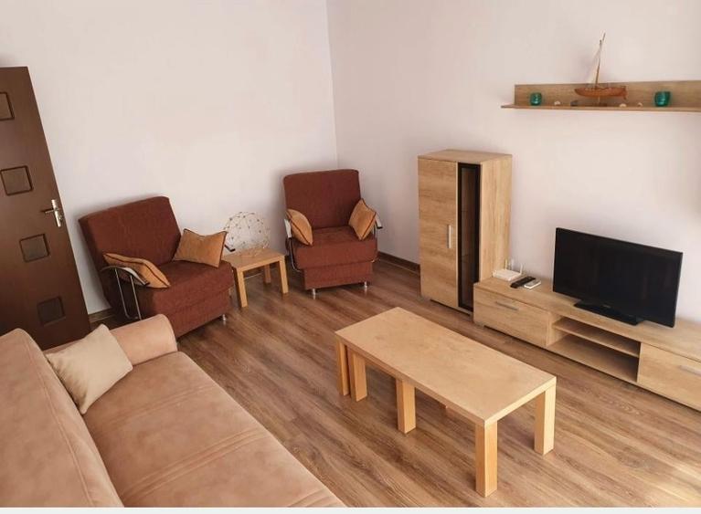 Apartament cu 2 camere decomandat, mobilat în Casa de Cultură