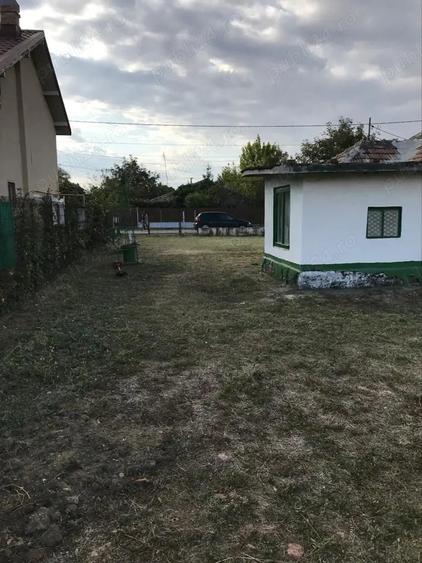 Teren 803 mp + casa batraneasca - 1