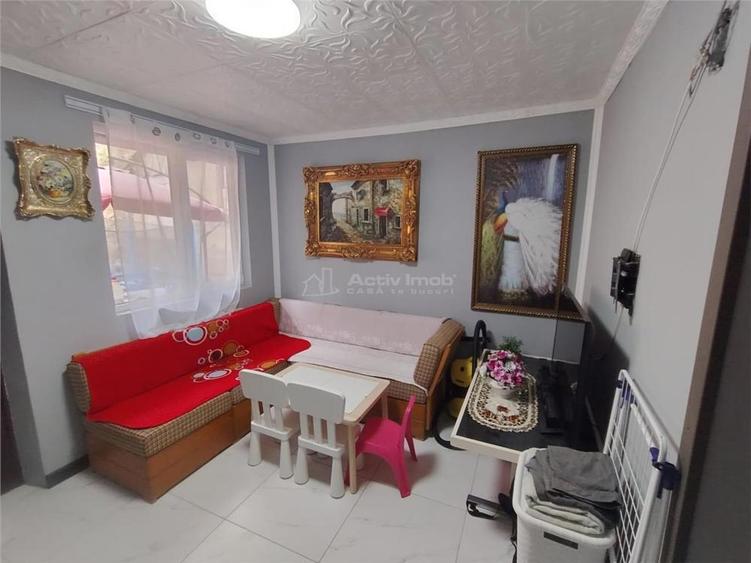 Petrosnita, Casa la Curte cu Garaj si Teren de 900 Mp - 11