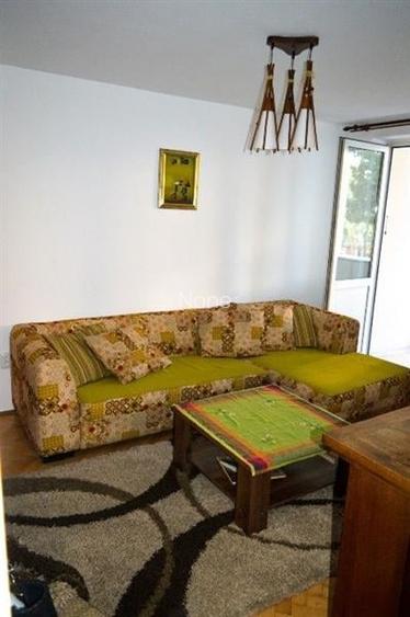 Apartament cu 3 camere semidecomandat, mobilat în Plopilor