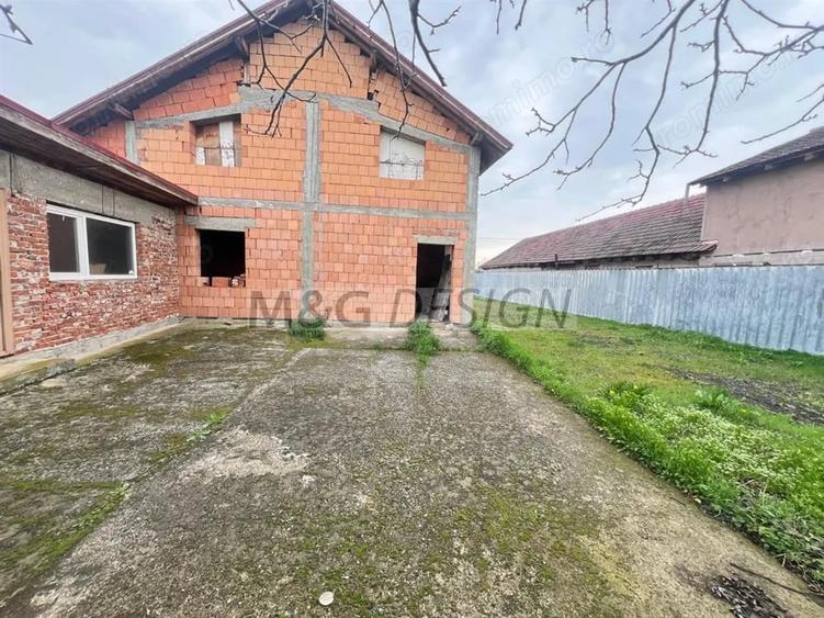 Casă cu 6 camere cu Teren 1325 Mp în Uliuc