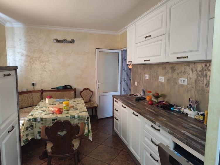 Casă cu 4 camere decomandat în Valea Adâncă