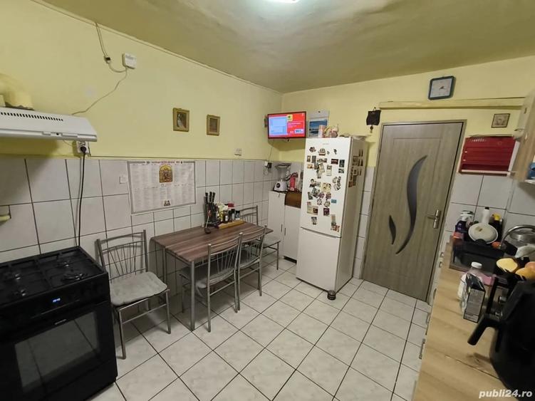 Apartament cu 3 camere decomandat în Dâmbovița