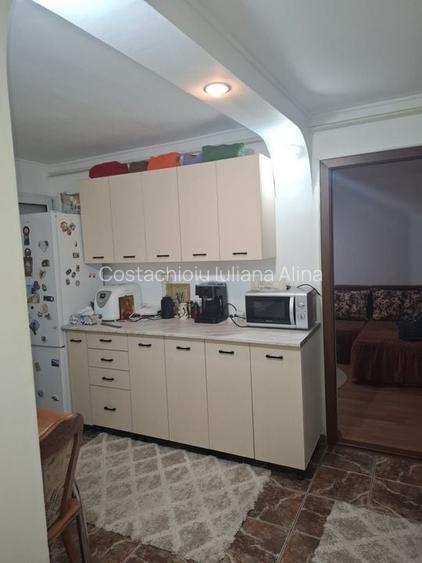 Apartament 3 camere,etaj 3/3,  renovat,65000 euro neg, Policlinica 2