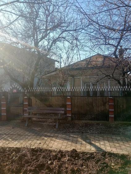 Vand, schimb casa la curte - 6