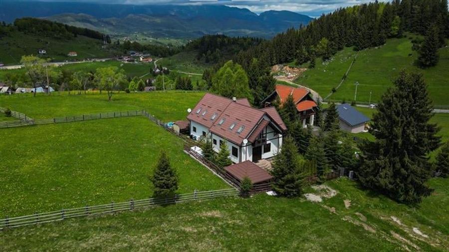 FILM! Refugiu montan,ales mobilat si utilat, decor mioritic,Bran, Fundata,Brasov - 16