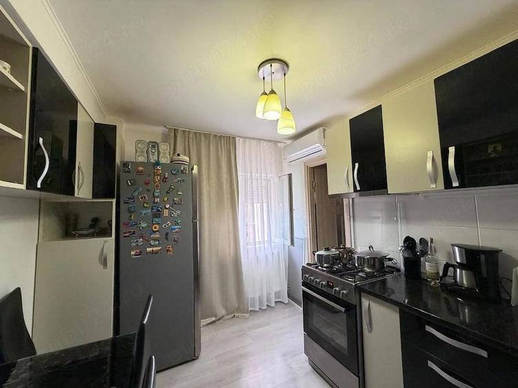 Vand Schimb ap 4 cam decomandat 100 mp sect 2 str.Stolnicul Vasile cu casa ap 2-3 cam sect. 2 - 7