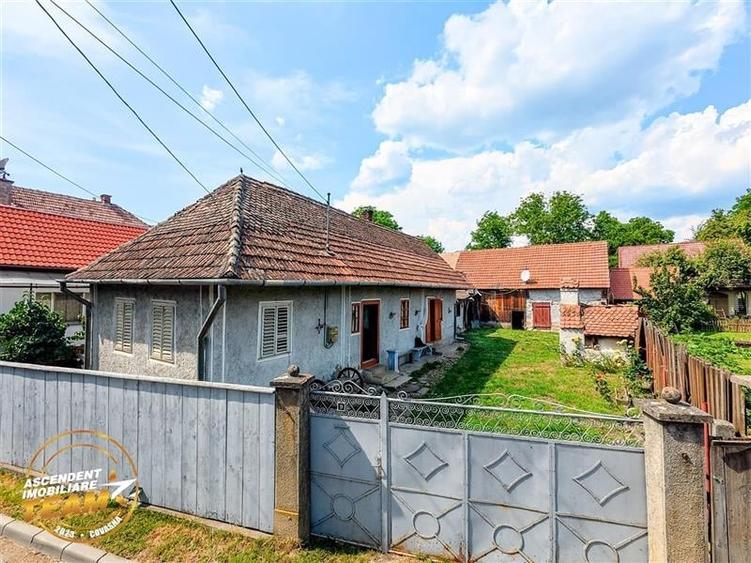 Asezare munteneasca: casa din bustean si sura zidita, Arcus, Covasna - 15