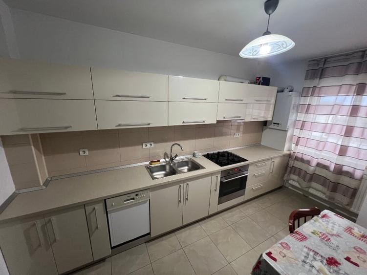 Proprietar ofer spre închiriere un apartament cu 3 camere, decomandat. - 3