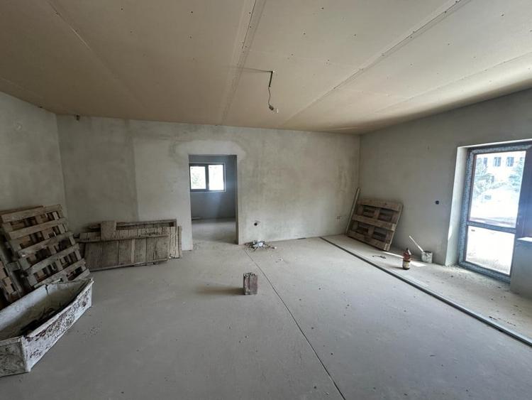 Hotel semifinisat 2300mp utili la Paltinis - 4