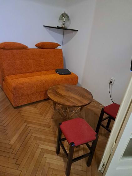 Inchiriez, pe termen lung, apartament cu 2 camere; zona ultracentrala - 4