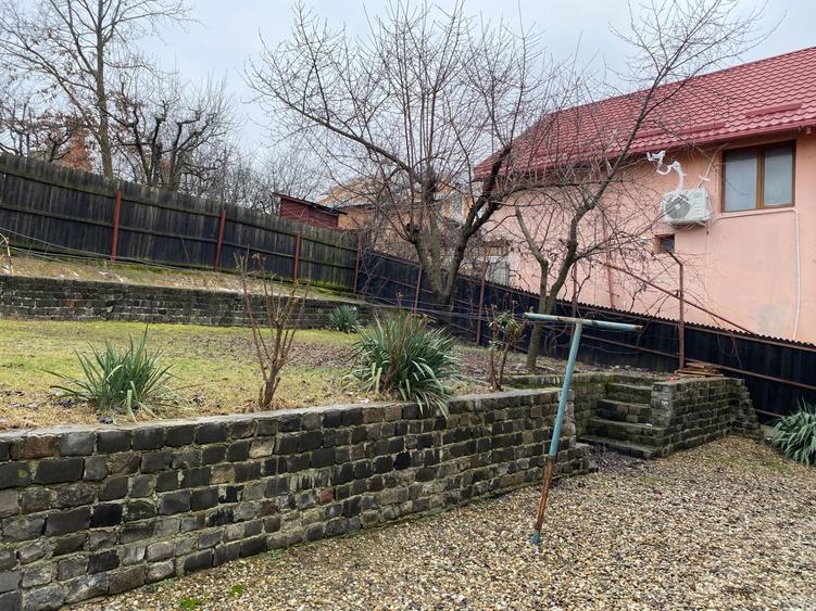 Casa Prundu cu 3 Apartamente individuale si garaj - 2