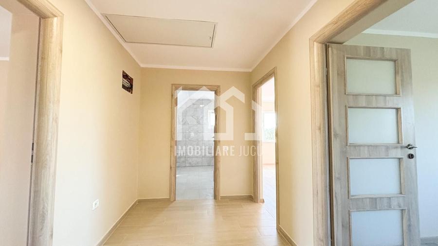 Casă individuală cu 5 camere cu Canalizare în Jucu de Sus