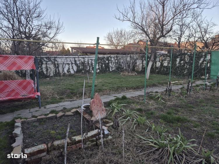 Casa cu 2 camere, Teren 301 mp, acces curte comuna , Pret redus - 5