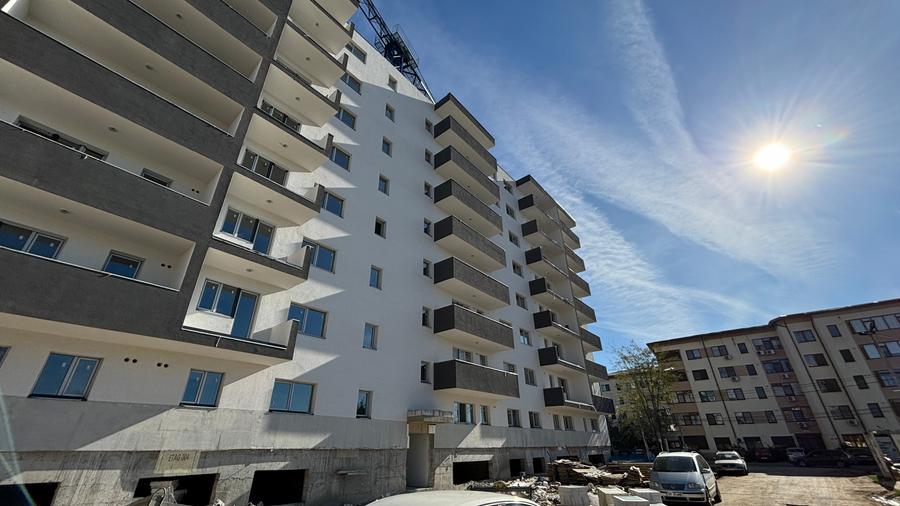 Garsonieră decomandată, etaj 2, bloc nou, M. Apărătorii Patriei - 6