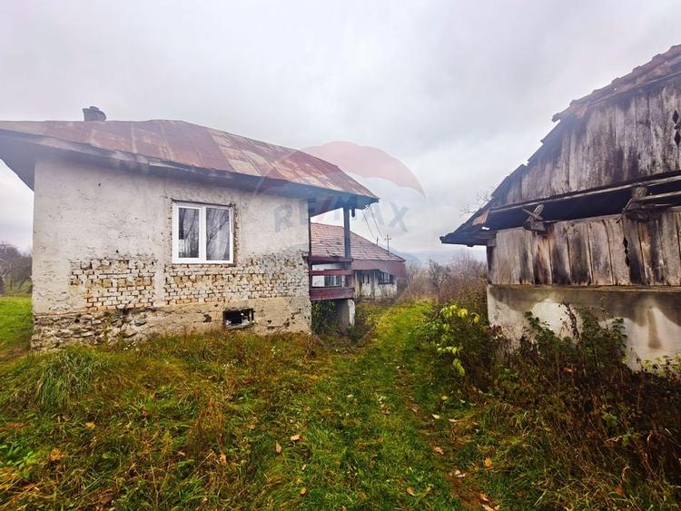 Teren de vânzare Unguraș cu priveliște si anexe - 8