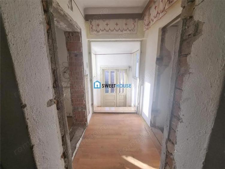 Casa de vanzare cu 4 camere si anexe in Fagaras. - 2