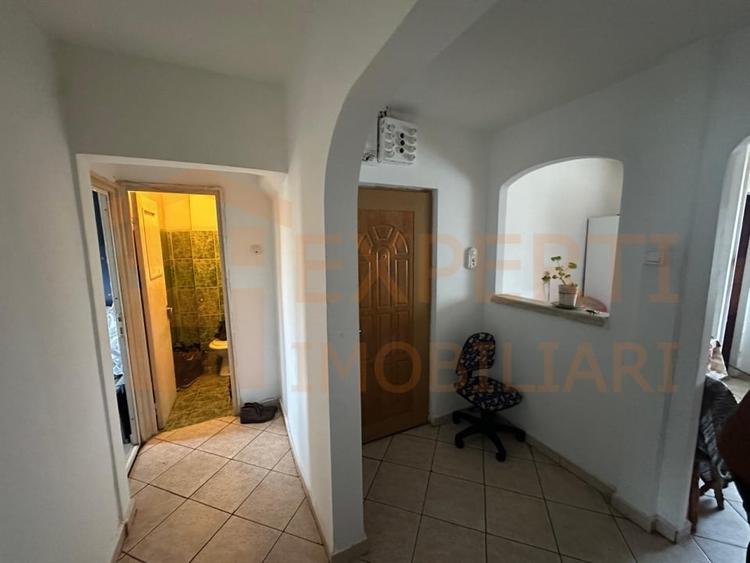 Apartament 4 camere, decomandat situat in zona Inel  II - 7