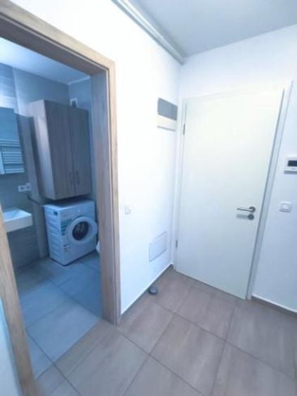 Apartament cu 2 camere semidecomandat în Tractorul - 8