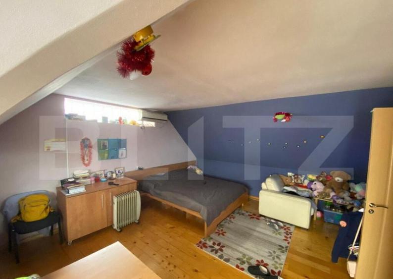 Casa de 284 mp, impartit in 3 apartamente, teren 503 mp, Gri - 4