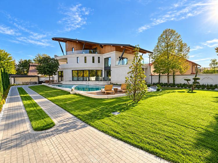 Casă cu 9 camere cu Canalizare în Băneasa