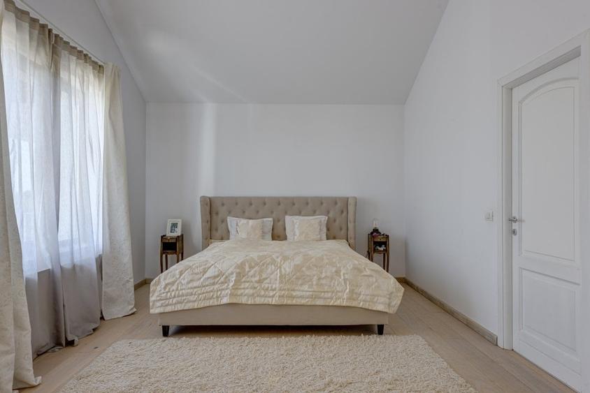 Vila eleganta pe malul lacului| Ponton si piscina| Snagov - 8