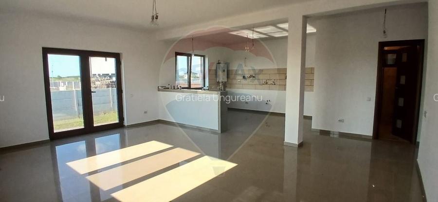 Casa individuala spatioasa cu 5 camere de vanzare in Corbeanca Casa individuala spatioasa cu 5 camere de vanzare in Corbeanca