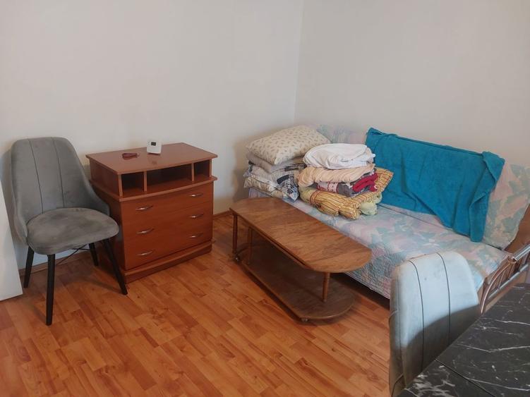 Inchiriez apartament 3 camere - 4