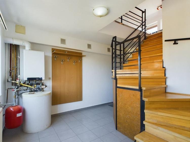 Apartament deosebit de vânzare – mansardă spațioasa - 2