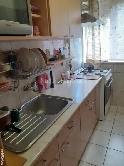 Vand apartanent in malu rosu ploiesti 3 camerei