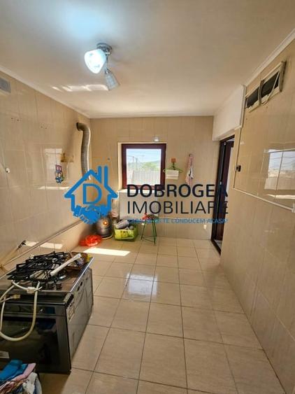 Casă individuală cu 6 camere cu Teren 231 Mp în Păcii
