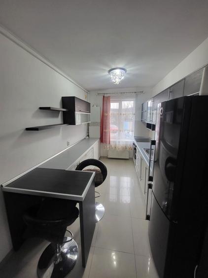 Inchiriez apartament 2 camere Baciu - 1