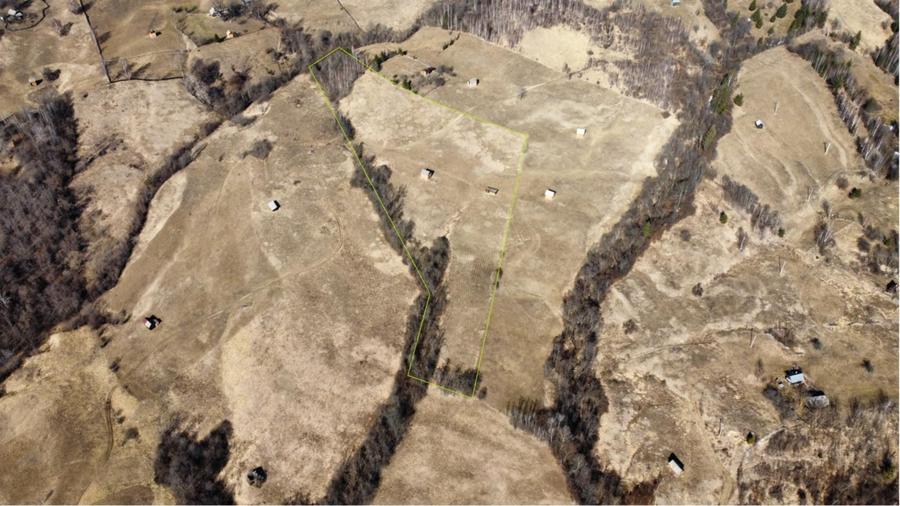 Teren de munte retras, cu peisaj superb 26350 mp - 1