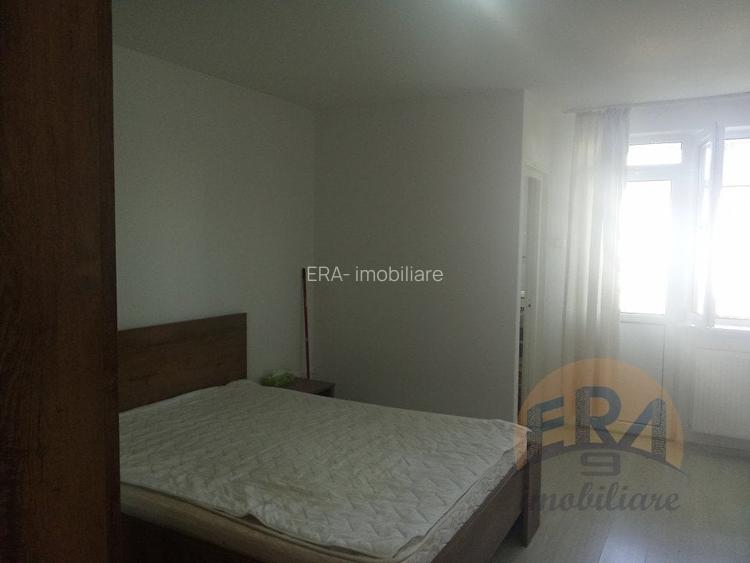 Garsonieră decomandată, mobilată în Rogerius