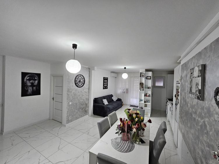 Apartament cu 3 camere decomandat în Florești