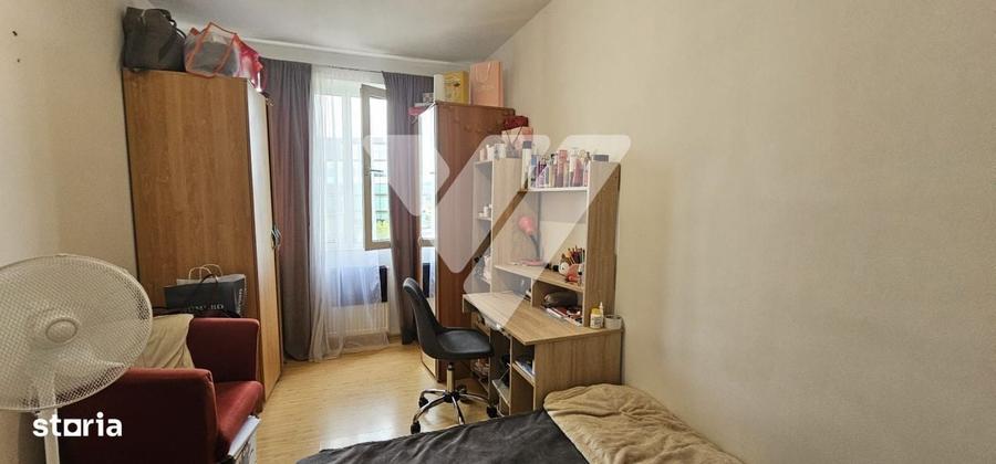 Apartament cu 3 camere semidecomandat în Central