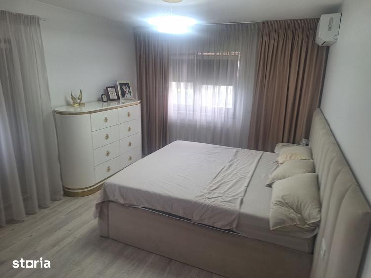 Casă cu 5 camere cu Teren 1200 Mp în Spitalul Județean