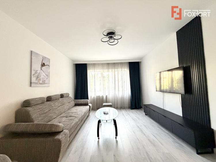 Apartament cu 3 camere decomandat, mobilat în Aradului